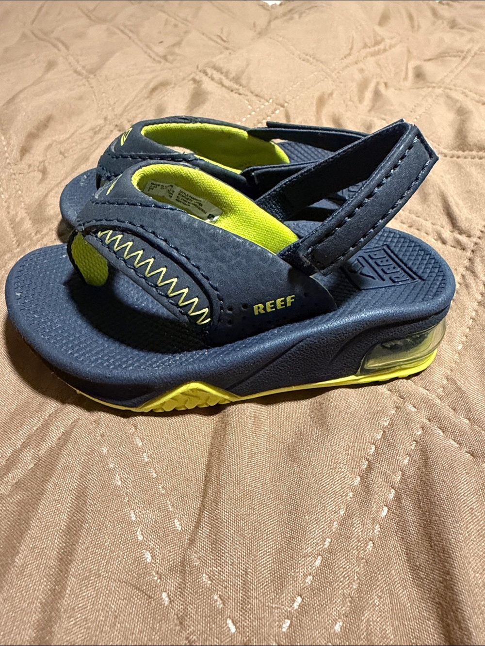Reef Kids Navy and Neon Yellow Hook‑Back Sandal